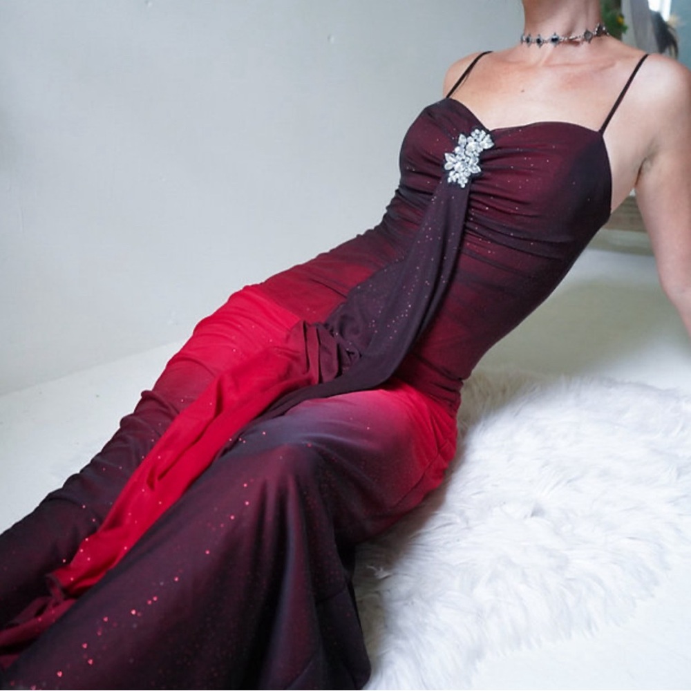 ❌SOLD❌Vintage Reign On Ombré Y2K Red Prom Dress